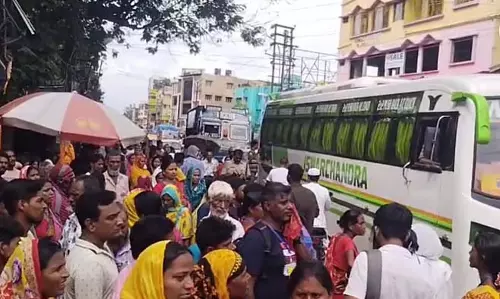 स्मार्ट मीटर रद्द करने की मांग को लेकर बारासात में विरोध प्रदर्शन