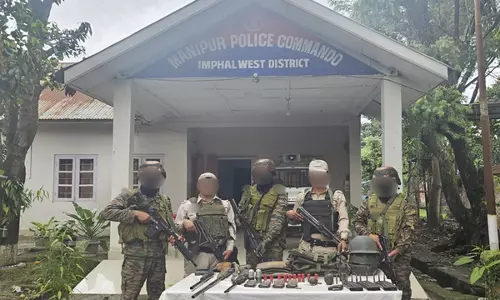 Manipur में सुरक्षा बलों के संयुक्त अभियान के परिणामस्वरूप उग्रवादियों की गिरफ्तारी हुई, हथियार बरामद हुए Manipur में सुरक्षा बलों के संयुक्त अभियान के परिणामस्वरूप उग्रवादियों की गिरफ्तारी हुई, हथियार बरामद हुए
