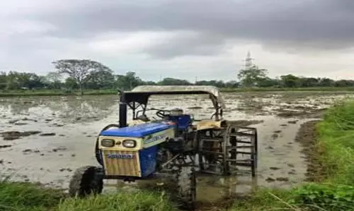सड़क में परिवहन करने पर केजव्हीलयुक्त ट्रैक्टर पर कार्यवाही सड़क में परिवहन करने पर केजव्हीलयुक्त ट्रैक्टर पर कार्यवाही