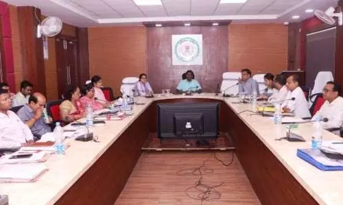 फ्लैगशिप योजनाओं के क्रियान्वयन को दे प्राथमिकता: कलेक्टर फ्लैगशिप योजनाओं के क्रियान्वयन को दे प्राथमिकता: कलेक्टर