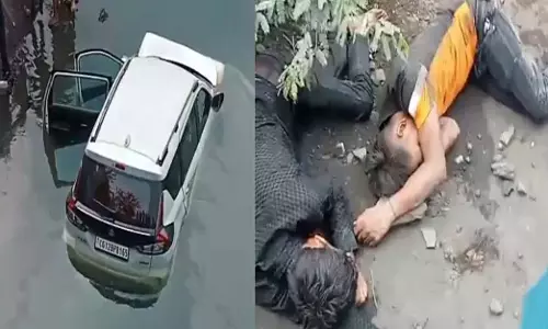 ट्रक से बचने के चक्कर में कार 25 फीट नीचे नहर में गिरी, 3 गंभीर ट्रक से बचने के चक्कर में कार 25 फीट नीचे नहर में गिरी, 3 गंभीर
