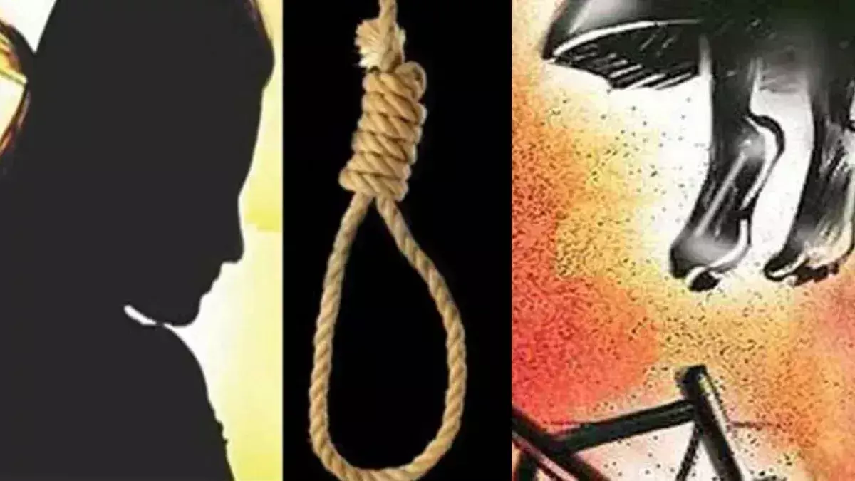 Mirzapur: महिला ने फांसी लगाकर की आत्महत्या, जांच में जुटी पुलिस Mirzapur: महिला ने फांसी लगाकर की आत्महत्या, जांच में जुटी पुलिस
