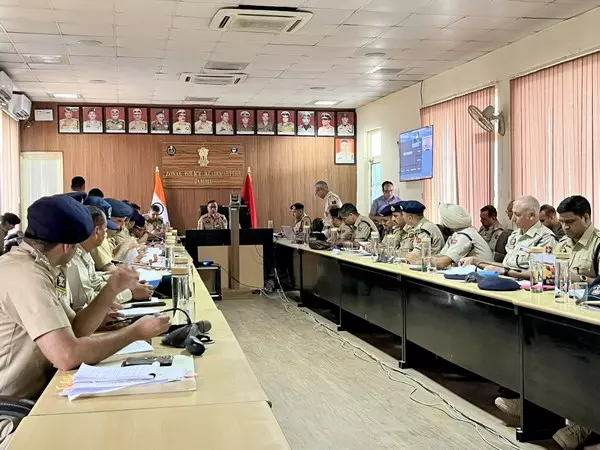 Jammu and Kashmir: जम्मू जोन के आईजीपी ने सुरक्षा समीक्षा बैठक की Jammu and Kashmir: जम्मू जोन के आईजीपी ने सुरक्षा समीक्षा बैठक की