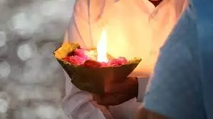 Pitra Dosh: पितृ दोष से मुक्ति के लिए दर्श अमावस्या पर करें इस चालीसा का पाठ Pitra Dosh: पितृ दोष से मुक्ति के लिए दर्श अमावस्या पर करें इस चालीसा का पाठ