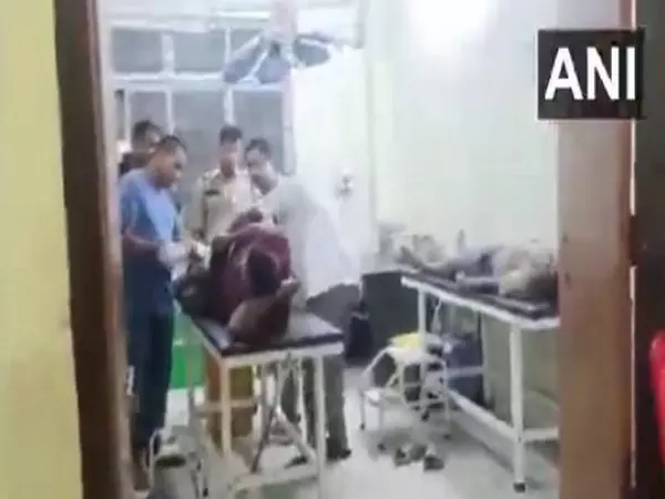 Assam: गोलाघाट में संदिग्ध ग्रेनेड विस्फोट में 3 पुलिसकर्मी घायल Assam: गोलाघाट में संदिग्ध ग्रेनेड विस्फोट में 3 पुलिसकर्मी घायल