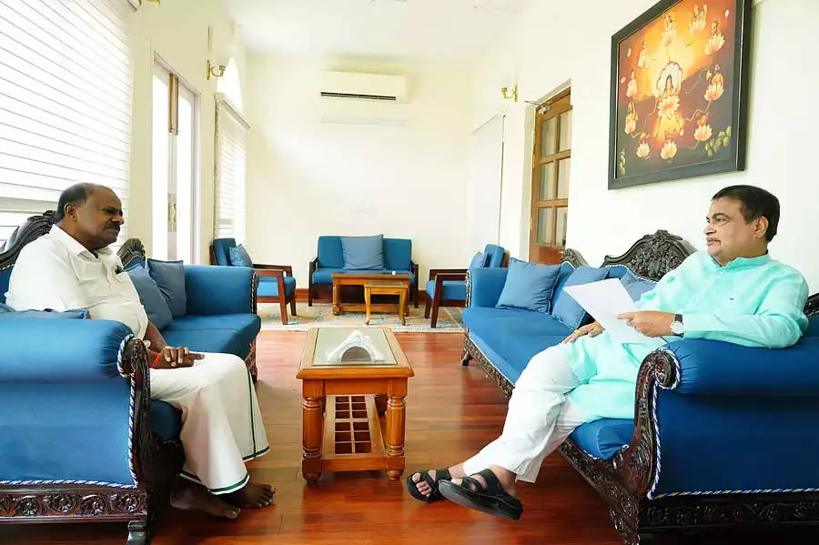 HDK ने बेंगलुरु के लिए अत्याधुनिक भूमिगत सड़क नेटवर्क के लिए गडकरी से अपील की HDK ने बेंगलुरु के लिए अत्याधुनिक भूमिगत सड़क नेटवर्क के लिए गडकरी से अपील की