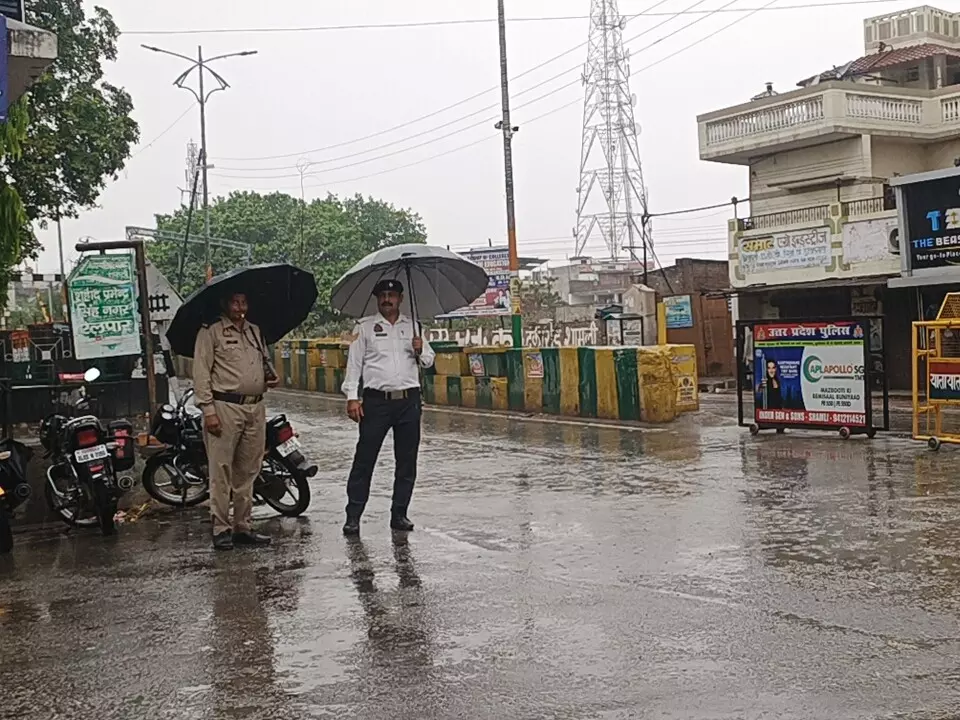 Shamli: शामली में तेज बारिश, सड़कें बनीं तालाब Shamli: शामली में तेज बारिश, सड़कें बनीं तालाब