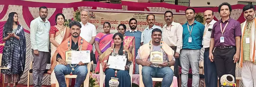 Chikkanayakanahalli : डिग्री कॉलेज के लिए अनुदान का वादा Chikkanayakanahalli : डिग्री कॉलेज के लिए अनुदान का वादा