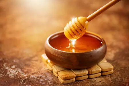 मानसून में त्वचा की हर परेशानी का हल है शहद, जानें इसके जबरदस्त फायदे मानसून में त्वचा की हर परेशानी का हल है शहद, जानें इसके जबरदस्त फायदे
