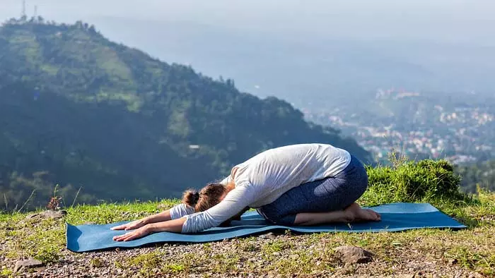 Yoga: पाचन संबंधी समस्याओं को जड़ से खत्म करते हैं ये 4 योगासन, रोजाना करने से होगा फायदा Yoga: पाचन संबंधी समस्याओं को जड़ से खत्म करते हैं ये 4 योगासन, रोजाना करने से होगा फायदा