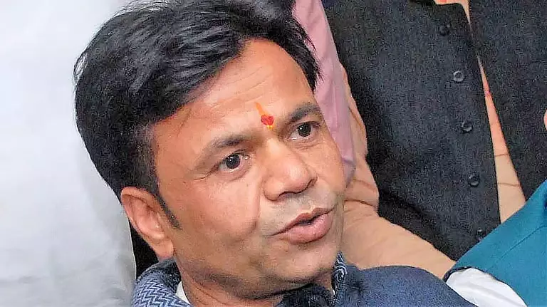 दिल्ली हाईकोर्ट ने राजपाल यादव को फिल्म प्रमोशन के लिए मेलबर्न जाने की अनुमति दी दिल्ली हाईकोर्ट ने राजपाल यादव को फिल्म प्रमोशन के लिए मेलबर्न जाने की अनुमति दी