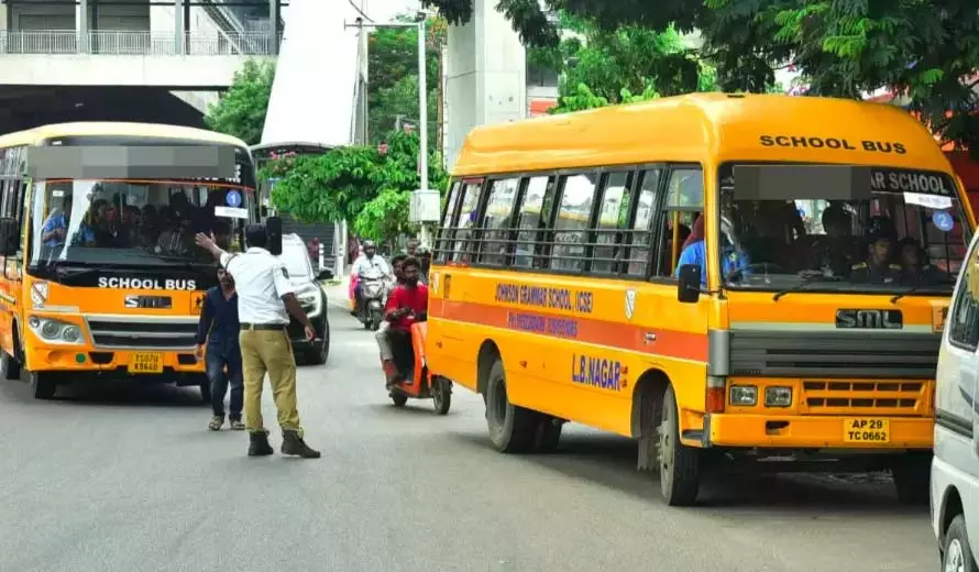 Telangana: अनुपयुक्त स्कूल बसों से अभिभावक चिंतित Telangana: अनुपयुक्त स्कूल बसों से अभिभावक चिंतित