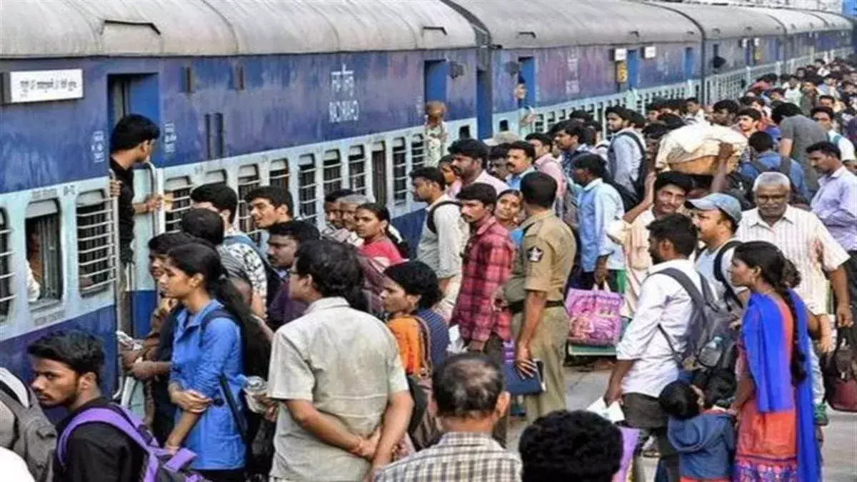 Bareilly: दिल्ली-मुंबई रूट फुल, कंफर्म टिकट मिलना मुश्किल Bareilly: दिल्ली-मुंबई रूट फुल, कंफर्म टिकट मिलना मुश्किल