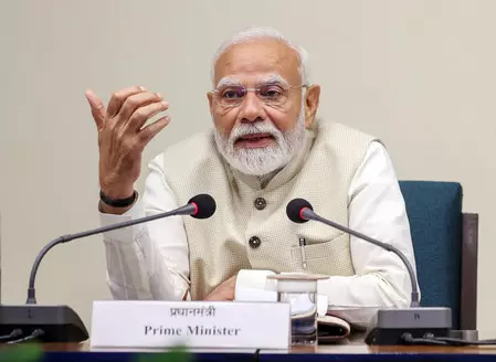 1975 की इमरजेंसी के 50 साल: पीएम मोदी ने द इमरजेंसी डायरीज में बयां किया आपातकाल का अपना सफर 1975 की इमरजेंसी के 50 साल: पीएम मोदी ने द इमरजेंसी डायरीज में बयां किया आपातकाल का अपना सफर