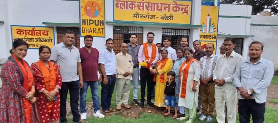 Bareilly: शिक्षक व शिक्षामित्रों ने नवनियुक्त बीईओ अवनीश कुमार का किया स्वागत Bareilly: शिक्षक व शिक्षामित्रों ने नवनियुक्त बीईओ अवनीश कुमार का किया स्वागत