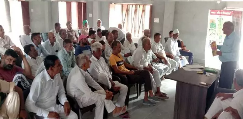 Sirsa के किसानों को ग्वार की अधिक पैदावार के लिए आधुनिक तकनीक अपनाने की सलाह Sirsa के किसानों को ग्वार की अधिक पैदावार के लिए आधुनिक तकनीक अपनाने की सलाह