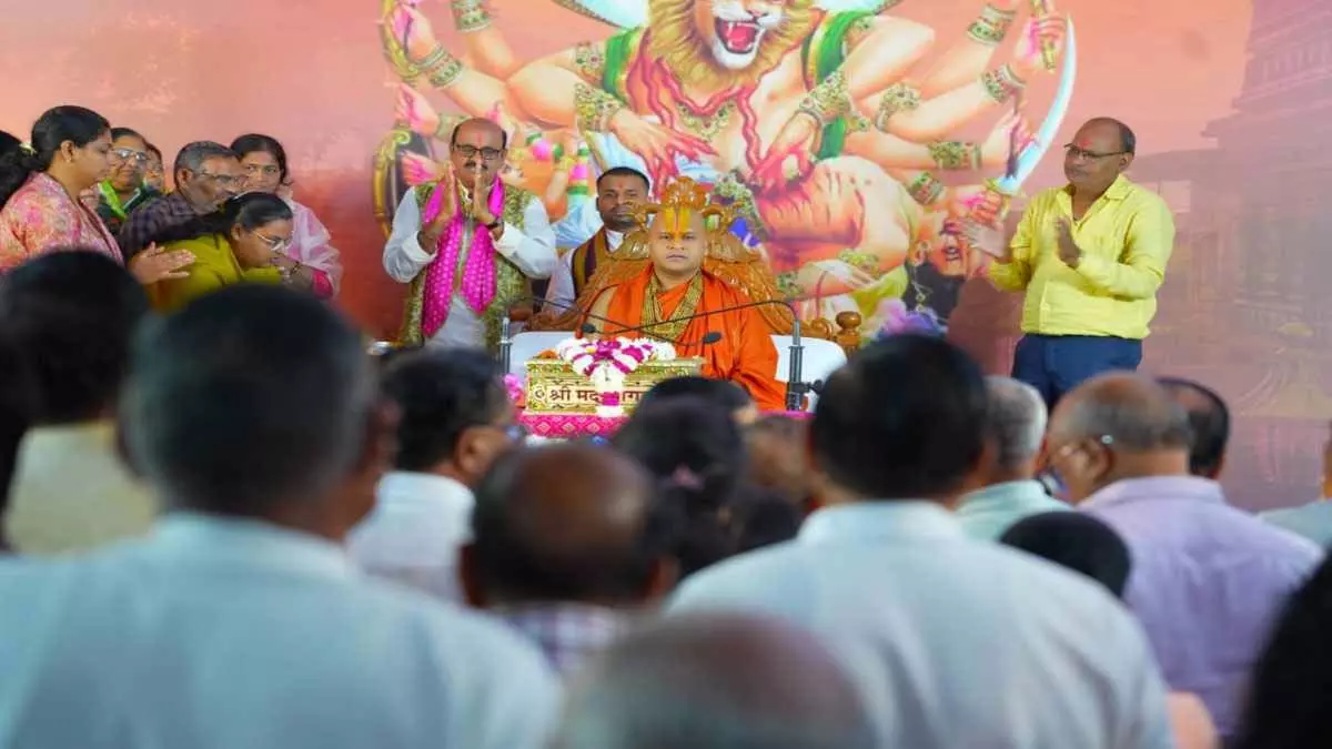 रायपुर के 225 लोगों ने किया ऋषिकेश का भ्रमण रायपुर के 225 लोगों ने किया ऋषिकेश का भ्रमण