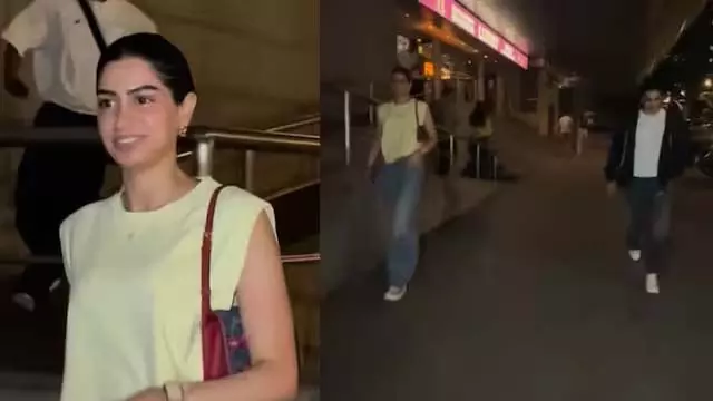 Khushi Kapoor और Vedang Raina एक बार फिर साथ दिखे, डेटिंग की अटकलें तेज़ Khushi Kapoor और Vedang Raina एक बार फिर साथ दिखे, डेटिंग की अटकलें तेज़