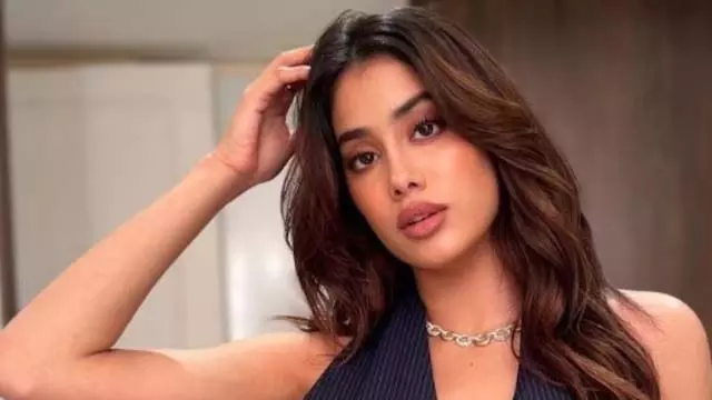 Janhvi Kapoor : जिम में बहाया पसीना, शेयर की कठोर वर्कआउट सेशन की झलक Janhvi Kapoor : जिम में बहाया पसीना, शेयर की कठोर वर्कआउट सेशन की झलक