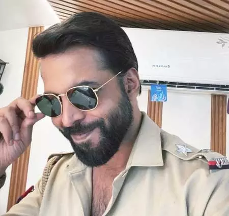 अभिषेक बनर्जी निभाएंगे पुलिस ऑफिसर का किरदार, दिखाई झलक अभिषेक बनर्जी निभाएंगे पुलिस ऑफिसर का किरदार, दिखाई झलक