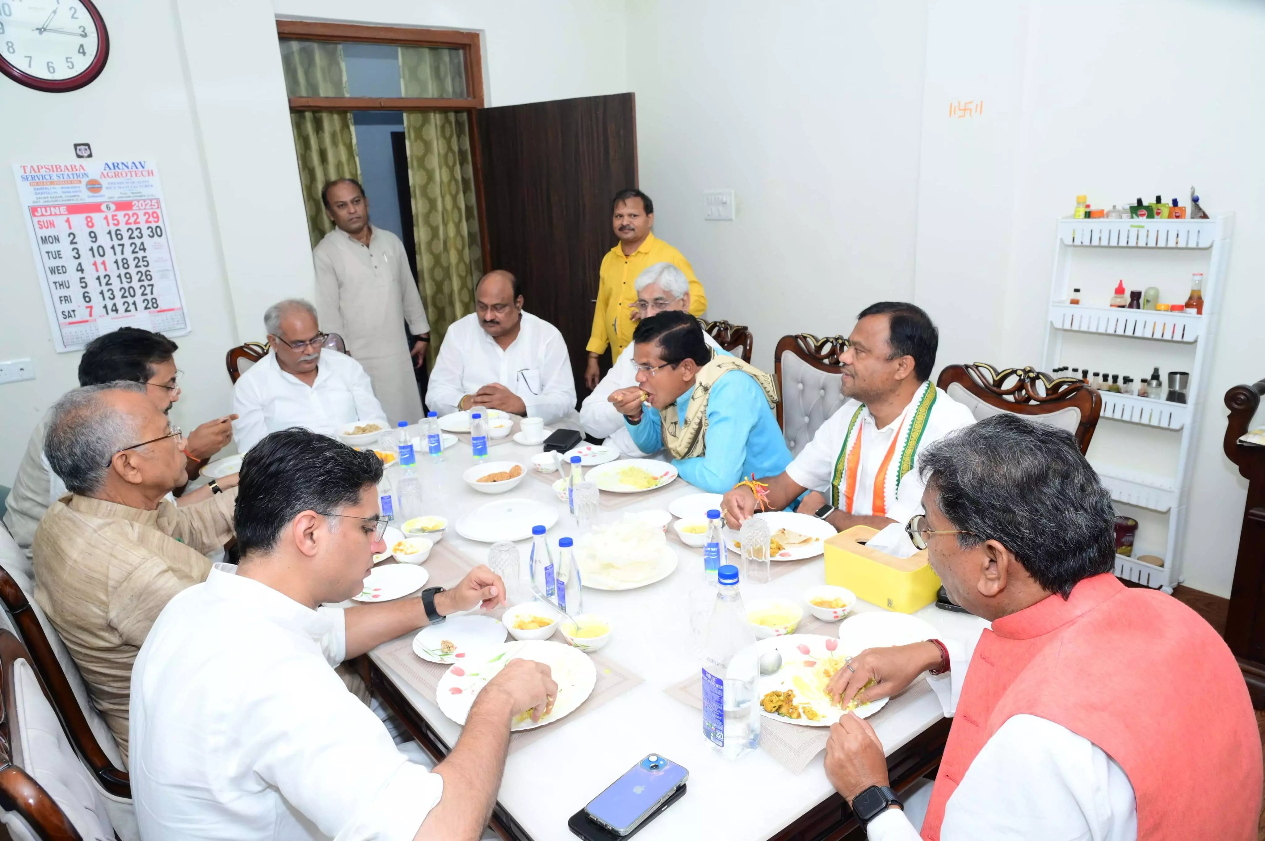 सचिन पायलट ने छत्तीसगढ़ दौरे पर वरिष्ठ कांग्रेस नेताओं के साथ किया लंच सचिन पायलट ने छत्तीसगढ़ दौरे पर वरिष्ठ कांग्रेस नेताओं के साथ किया लंच