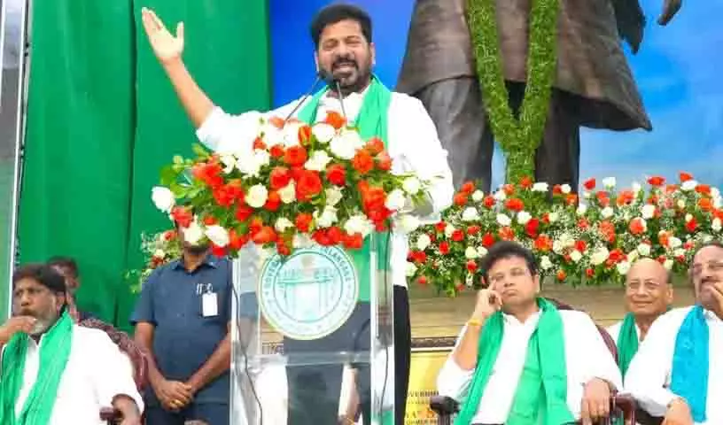 रेवंत रेड्डी ने कलेश्वरम को लेकर एक बार फिर KCR पर हमला बोला रेवंत रेड्डी ने कलेश्वरम को लेकर एक बार फिर KCR पर हमला बोला