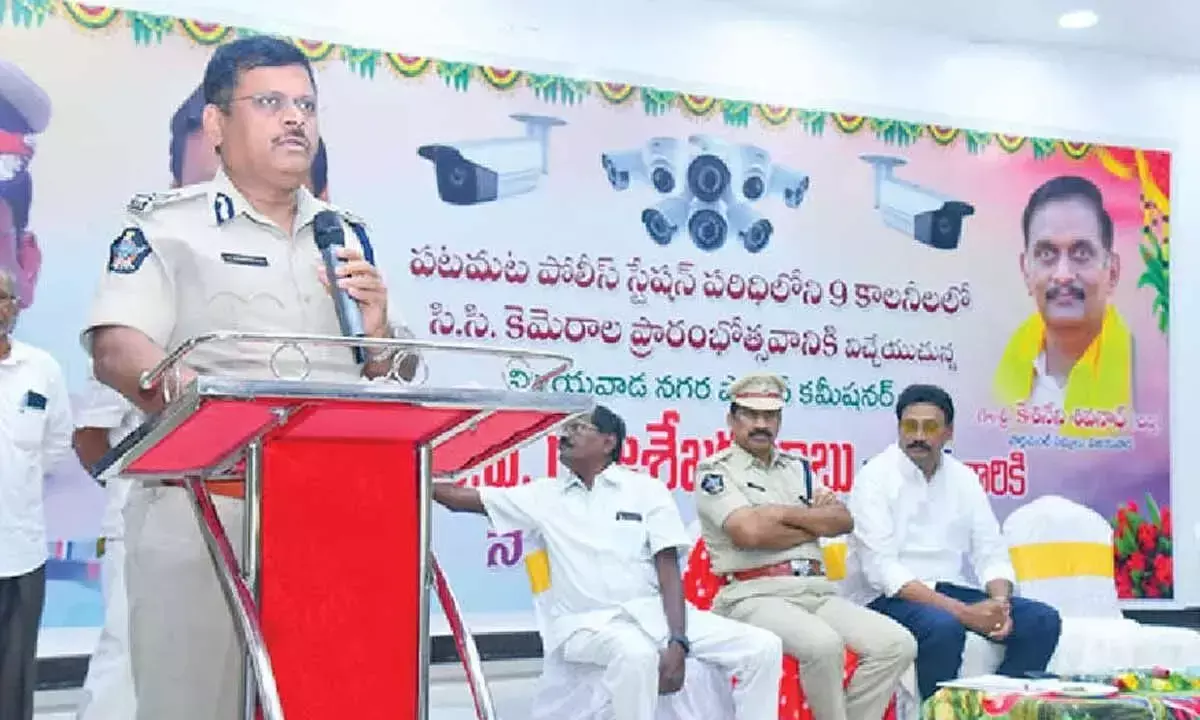 Andhra: सीपी ने अपराध दर में गिरावट का श्रेय बढ़ी हुई निगरानी को दिया Andhra: सीपी ने अपराध दर में गिरावट का श्रेय बढ़ी हुई निगरानी को दिया