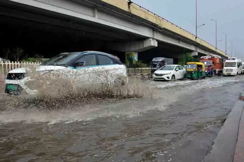 Ludhiana: भारी बारिश से सतलुज तटबंध कमजोर, लोगों ने सरकार की निष्क्रियता की निंदा की Ludhiana: भारी बारिश से सतलुज तटबंध कमजोर, लोगों ने सरकार की निष्क्रियता की निंदा की