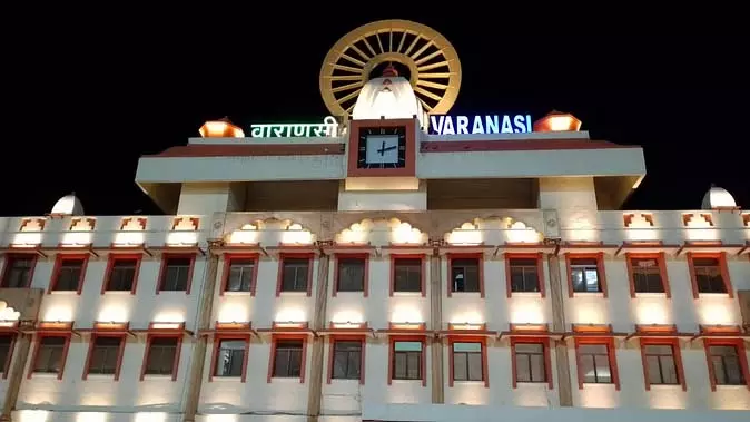कैंट स्टेशन पर लूट की वारदात, दो लाख की रकम लेकर आरोपी हुए रफूचक्कर कैंट स्टेशन पर लूट की वारदात, दो लाख की रकम लेकर आरोपी हुए रफूचक्कर