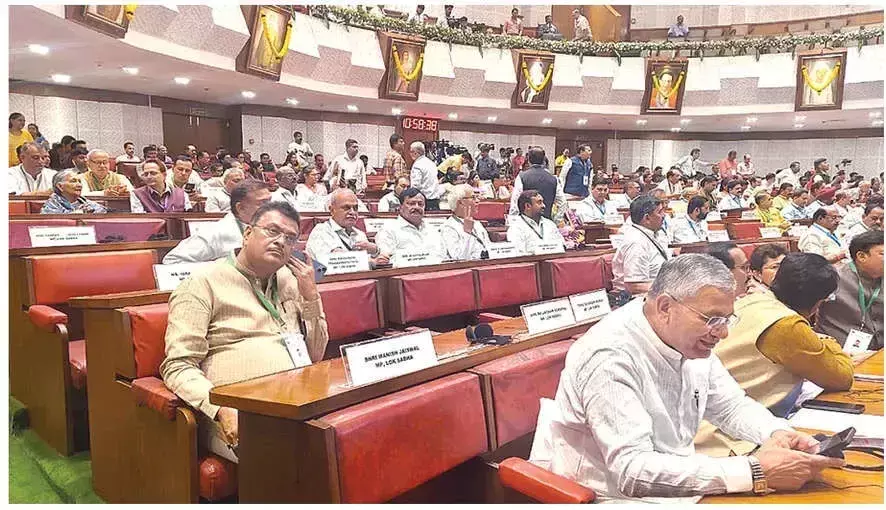 Andhra: हिंदूपुर के सांसद बीके पार्थसारधि मुंबई में ईसीपी कार्यक्रम में शामिल हुए Andhra: हिंदूपुर के सांसद बीके पार्थसारधि मुंबई में ईसीपी कार्यक्रम में शामिल हुए