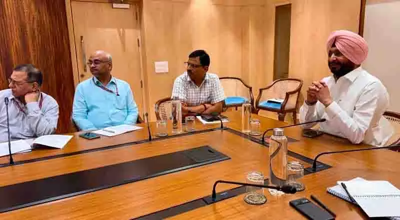 Chandigarh रेलवे स्टेशन के विकास कार्यों की समीक्षा की गई Chandigarh रेलवे स्टेशन के विकास कार्यों की समीक्षा की गई