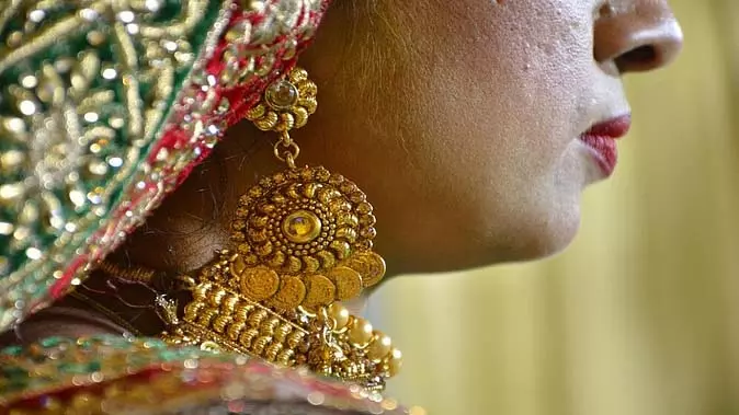शादी को डेढ़ माह, तीन माह की गर्भवती दुल्हन ने पति को दी हत्या की धमकी शादी को डेढ़ माह, तीन माह की गर्भवती दुल्हन ने पति को दी हत्या की धमकी