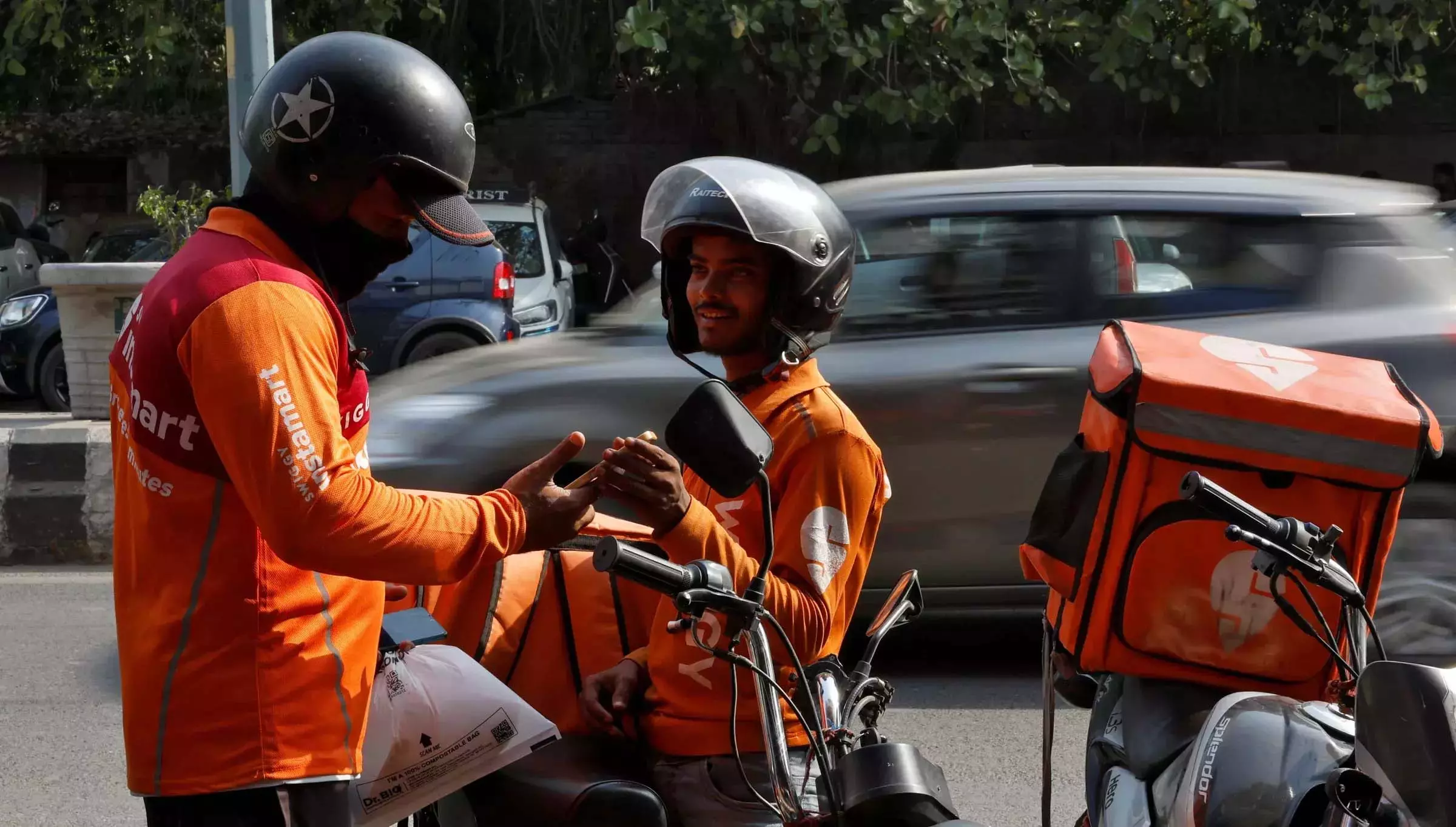 गिग वर्कर्स यूनियन ने Telangana में बाइक टैक्सियों पर प्रतिबंध लगाने की मांग की गिग वर्कर्स यूनियन ने Telangana में बाइक टैक्सियों पर प्रतिबंध लगाने की मांग की