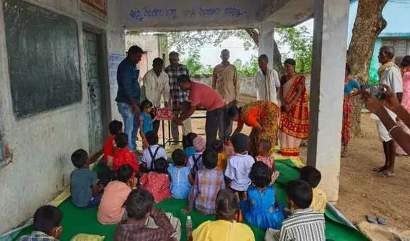 मंचारामी सरकारी स्कूल खुला..ग्रामीणों में खुशी की लहर मंचारामी सरकारी स्कूल खुला..ग्रामीणों में खुशी की लहर
