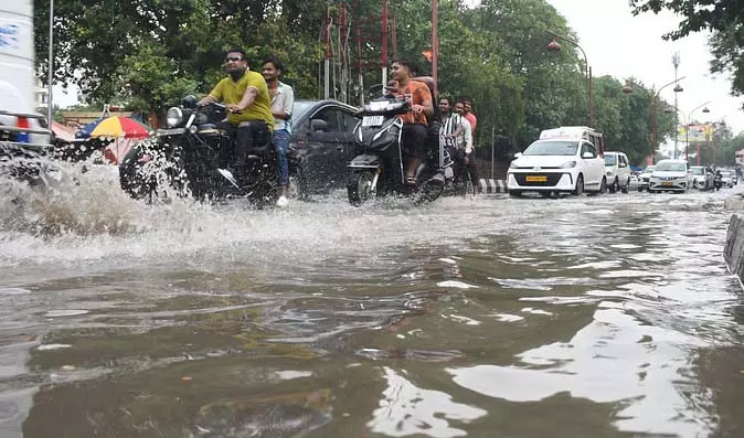 UP : 28 जून से फिर सक्रिय होगा मानसून, भारी बारिश के लिए रहें तैयार UP : 28 जून से फिर सक्रिय होगा मानसून, भारी बारिश के लिए रहें तैयार