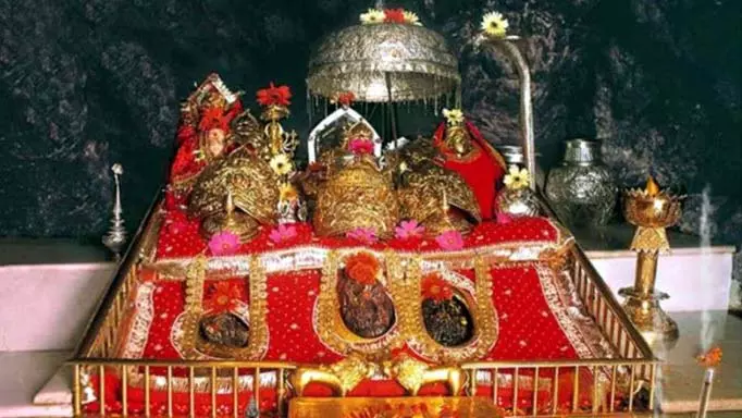 Jammu: माता वैष्णो देवी यात्रा नए ट्रैक पर फिर से शुरू Jammu: माता वैष्णो देवी यात्रा नए ट्रैक पर फिर से शुरू