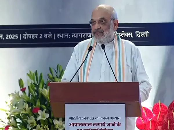 आपातकाल में मोदी ने साधु-सिपाही बनकर संघर्ष किया: Amit Shah आपातकाल में मोदी ने साधु-सिपाही बनकर संघर्ष किया: Amit Shah