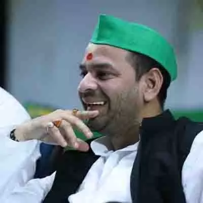 Tej Pratap Yadav ने कमर्शियल पायलट लाइसेंस प्रशिक्षण के लिए साक्षात्कार पास कर लिया Tej Pratap Yadav ने कमर्शियल पायलट लाइसेंस प्रशिक्षण के लिए साक्षात्कार पास कर लिया