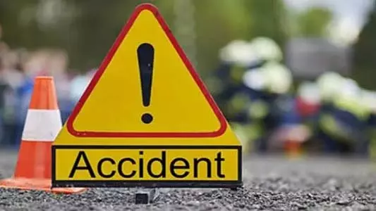 Mumbai : तेज रफ्तार मोटरसाइकिल की चपेट में आए बुजुर्ग की दर्दनाक मौत Mumbai : तेज रफ्तार मोटरसाइकिल की चपेट में आए बुजुर्ग की दर्दनाक मौत