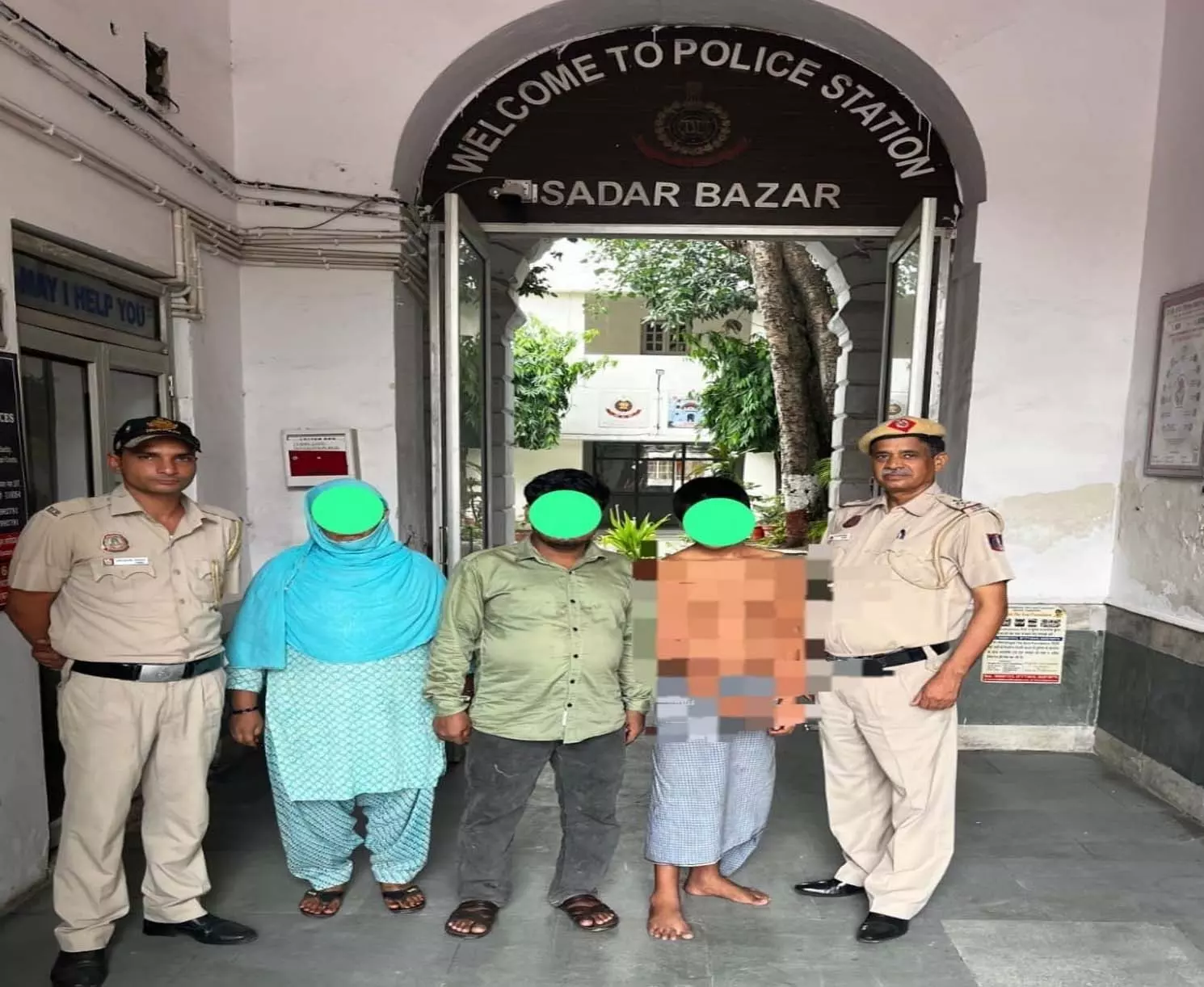 गुमशुदा मानसिक रूप से कमजोर बच्चे को दिल्ली पुलिस ने परिजनों से मिलाया गुमशुदा मानसिक रूप से कमजोर बच्चे को दिल्ली पुलिस ने परिजनों से मिलाया