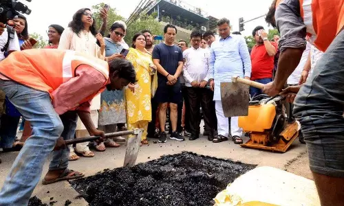 मानसून से पहले पीडब्ल्यूडी ने एक ही दिन में 3,433 गड्ढों की मरम्मत की