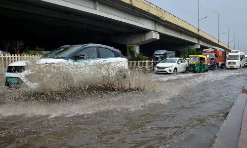 Delhi शहर के निवासी सुहावनी सुबह के साथ जागे Delhi शहर के निवासी सुहावनी सुबह के साथ जागे