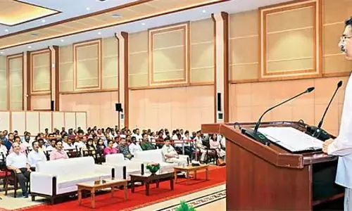 साइबर अपराध पर अंकुश लगाया जाना चाहिए : Governor साइबर अपराध पर अंकुश लगाया जाना चाहिए : Governor
