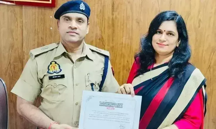 Firozabad: टीचर्स एसो. अध्यक्षा सम्मानित, ASP ने की बधाई