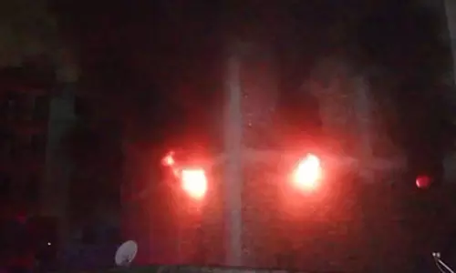 फैक्ट्री में लगी आग पर 12 घंटे बाद भी पूरी तरह काबू नहीं, अब तक 3 लोगों की मौत, VIDEO