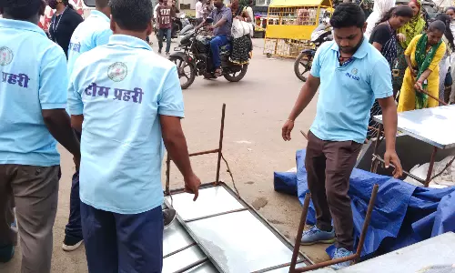 मालवीय रोड के 24 कब्जाधारी दुकानदारों पर चालानी की कार्रवाई मालवीय रोड के 24 कब्जाधारी दुकानदारों पर चालानी की कार्रवाई