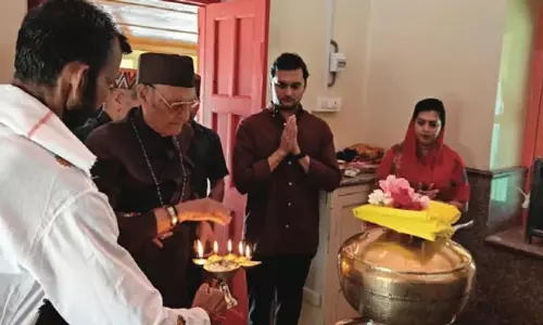 डॉ. करण सिंह ने पहलगाम में पुनर्निर्मित मंदिर का निरीक्षण किया डॉ. करण सिंह ने पहलगाम में पुनर्निर्मित मंदिर का निरीक्षण किया