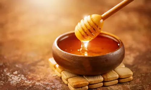 मानसून में त्वचा की हर परेशानी का हल है शहद, जानें इसके जबरदस्त फायदे मानसून में त्वचा की हर परेशानी का हल है शहद, जानें इसके जबरदस्त फायदे