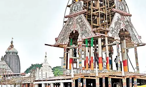 Odisha : पुरी में दिव्य रथों का निर्माण कार्य तेजी से चल रहा Odisha : पुरी में दिव्य रथों का निर्माण कार्य तेजी से चल रहा