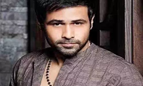 डेंगू से उबरने के बाद “दे कॉल हिम ओजी” के सेट पर लौट आए Emraan Hashmi डेंगू से उबरने के बाद “दे कॉल हिम ओजी” के सेट पर लौट आए Emraan Hashmi